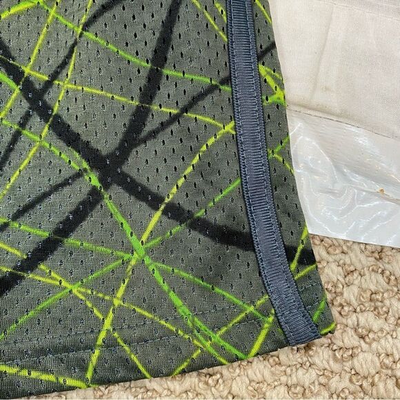 Boys Champion Green, Grey and Black Graphic Print Shorts Size 5 - Picture 7 of 9